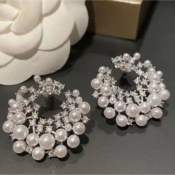 Faux Pearl & Rhinestone Round Stud  Earrings - Picture 1 of 4